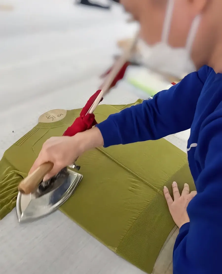 Sweater ironing, shaping and finishing during TYKNIT production