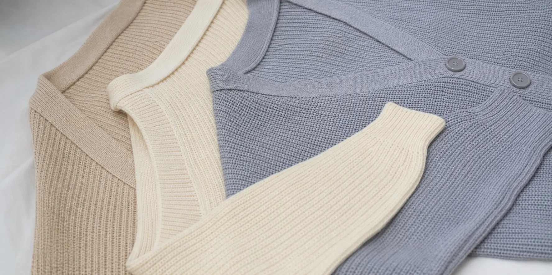 9-10GG Standard-Cardigans, Rundhalspullover und Pullunder mit ausgewogener Textur und Struktur
